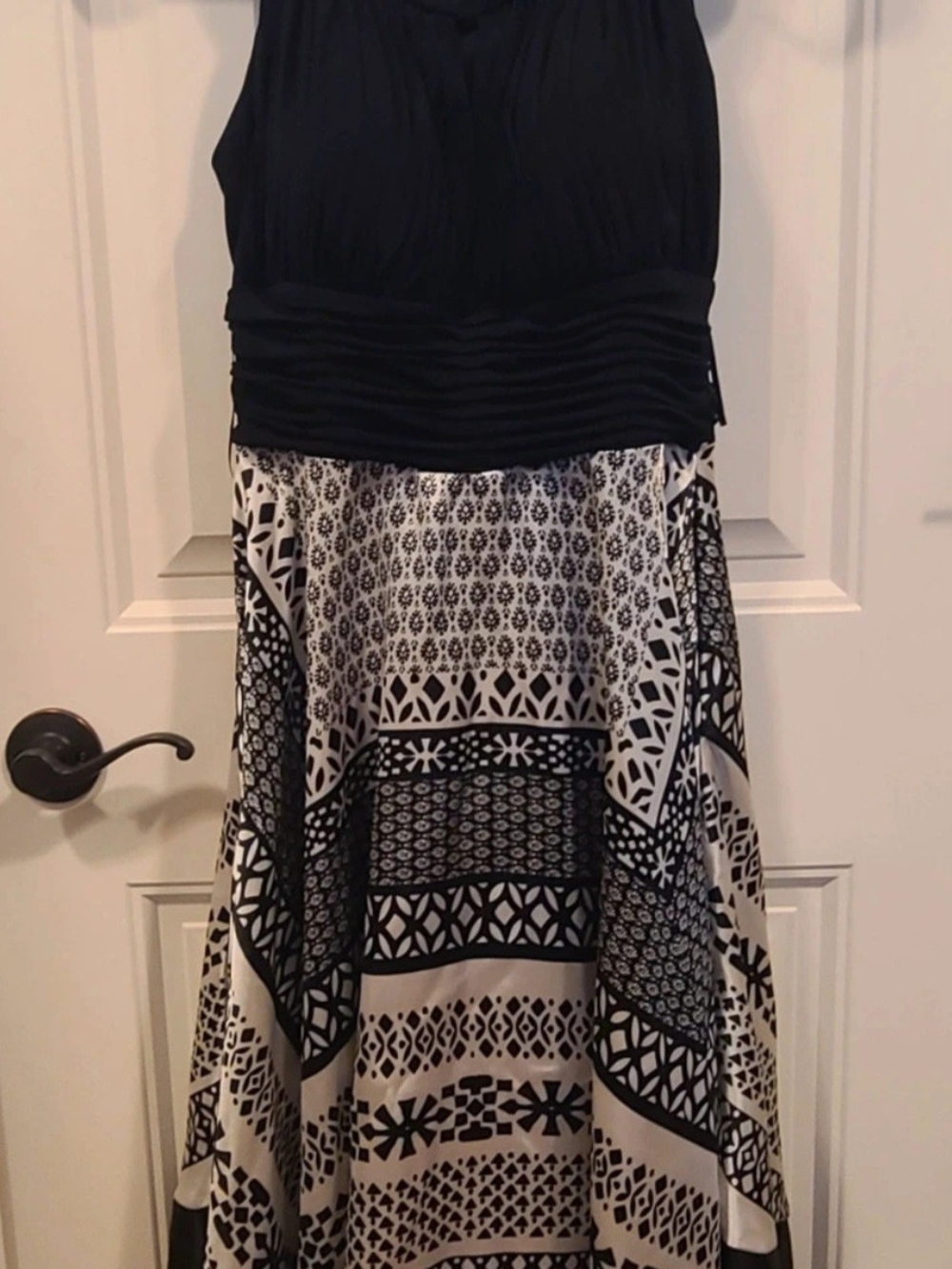Black and White Sleeveless Printed Maxi Dress